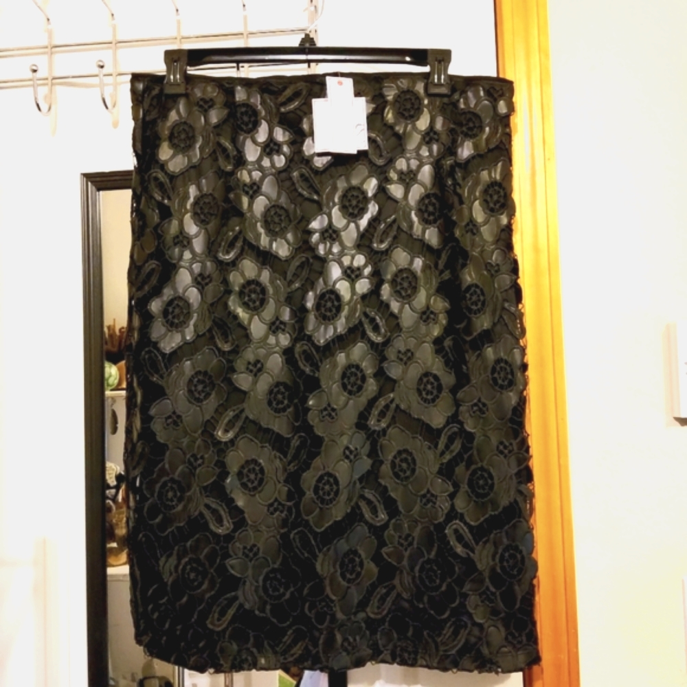 Bisou Bisou Michael Bowbot lace Skirt NWT
